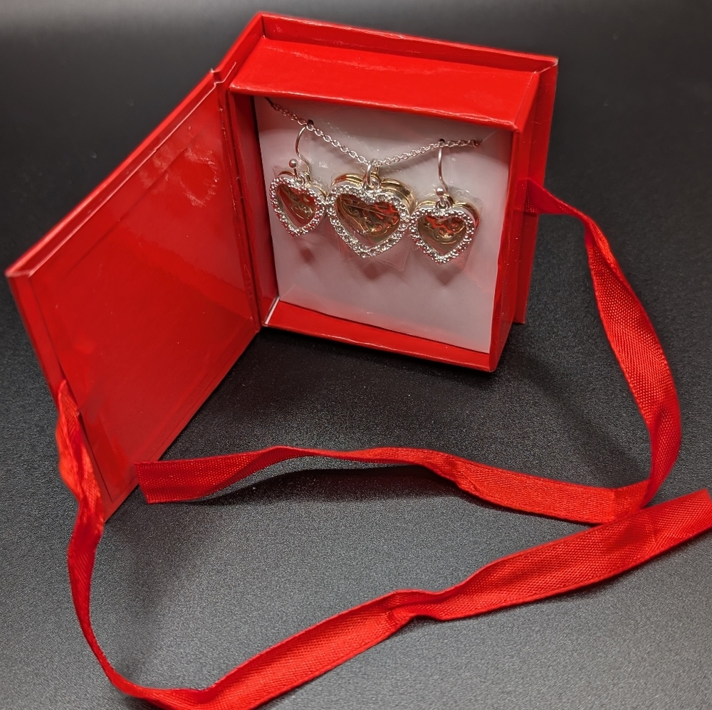 Vintage 2014 Avon Tales Of Love Necklace and Earrings Set - CUTE!